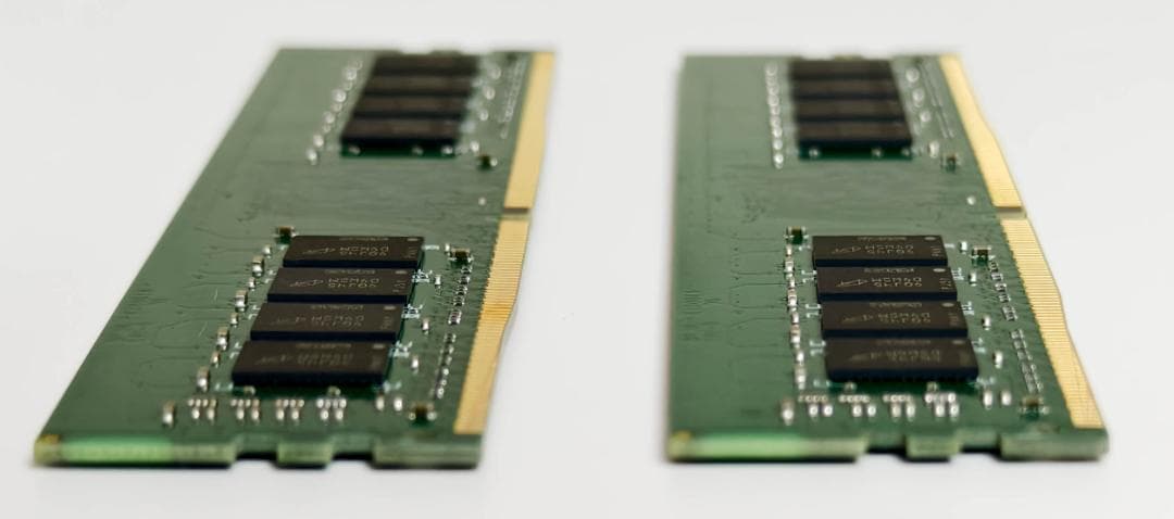 crucial DDR4-2666 16GBメモリ 2枚