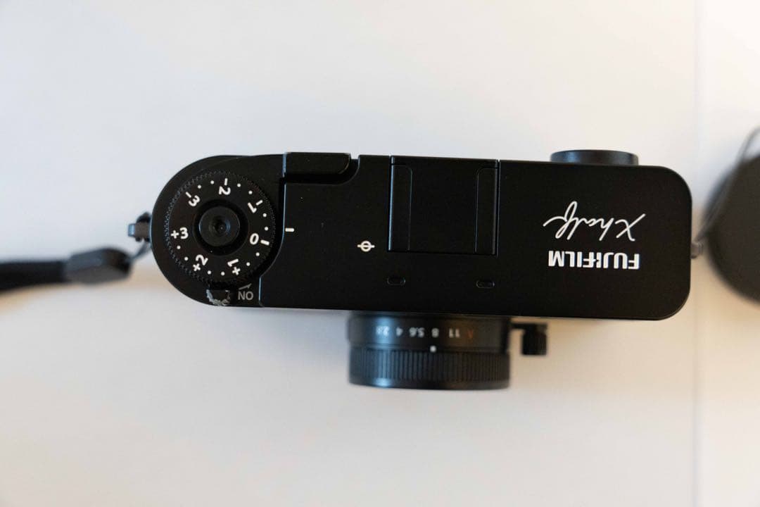 Fujifilm Xhalf コンパクトデジタルカメラ　ブラック