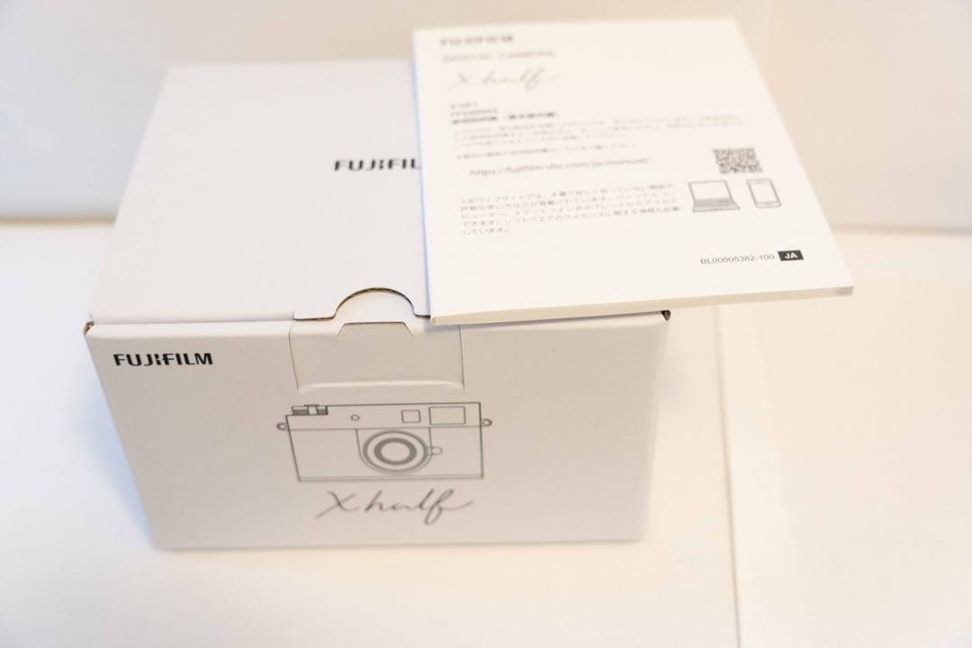 Fujifilm Xhalf コンパクトデジタルカメラ　ブラック