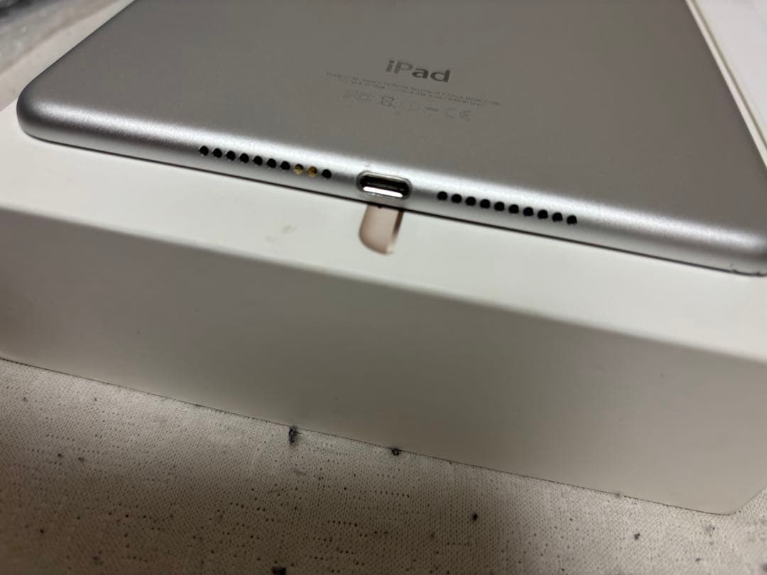 冬*5様 Ipad mini 4 128gb バッテリー98%