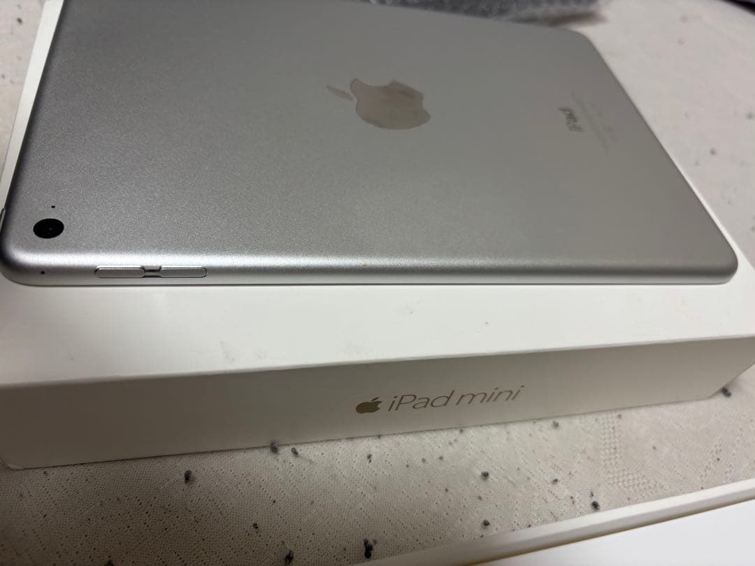 冬*5様 Ipad mini 4 128gb バッテリー98%