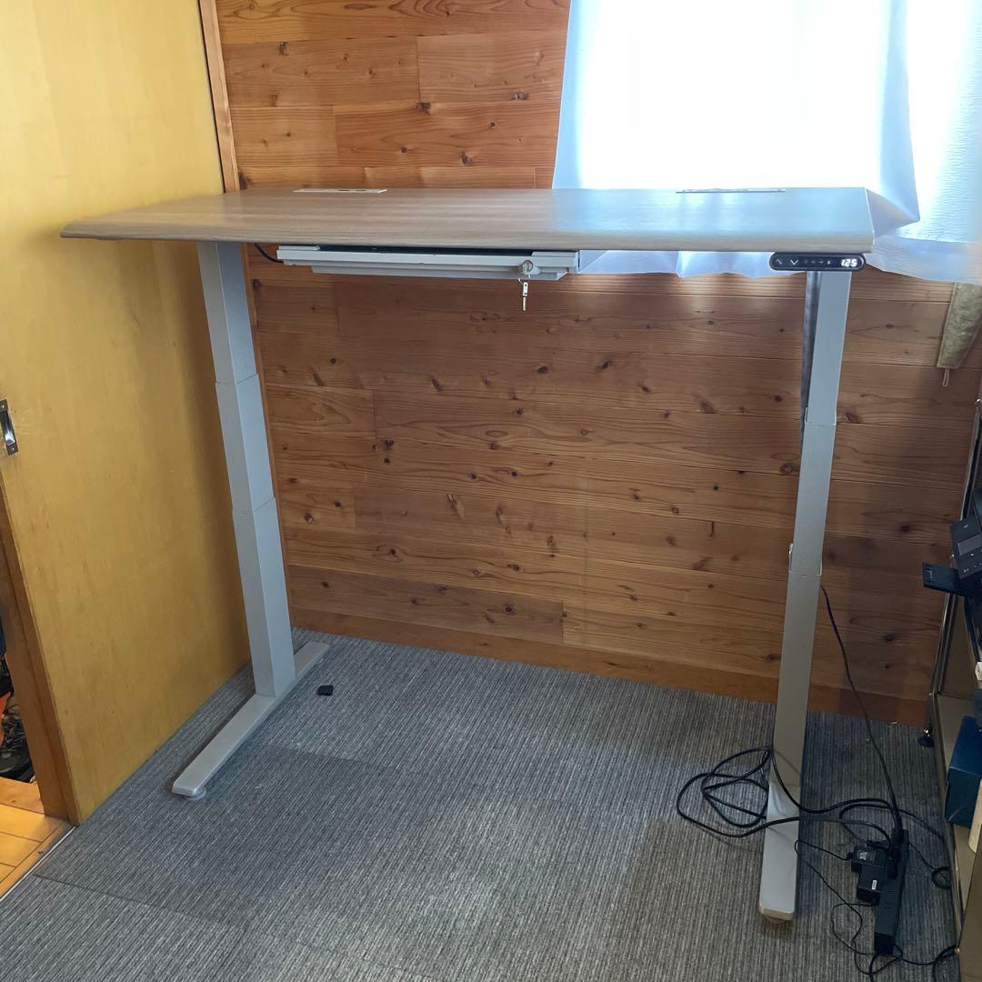 オカムラ 自動昇降デスクSwift 天板幅135×奥行67cm 25万円超