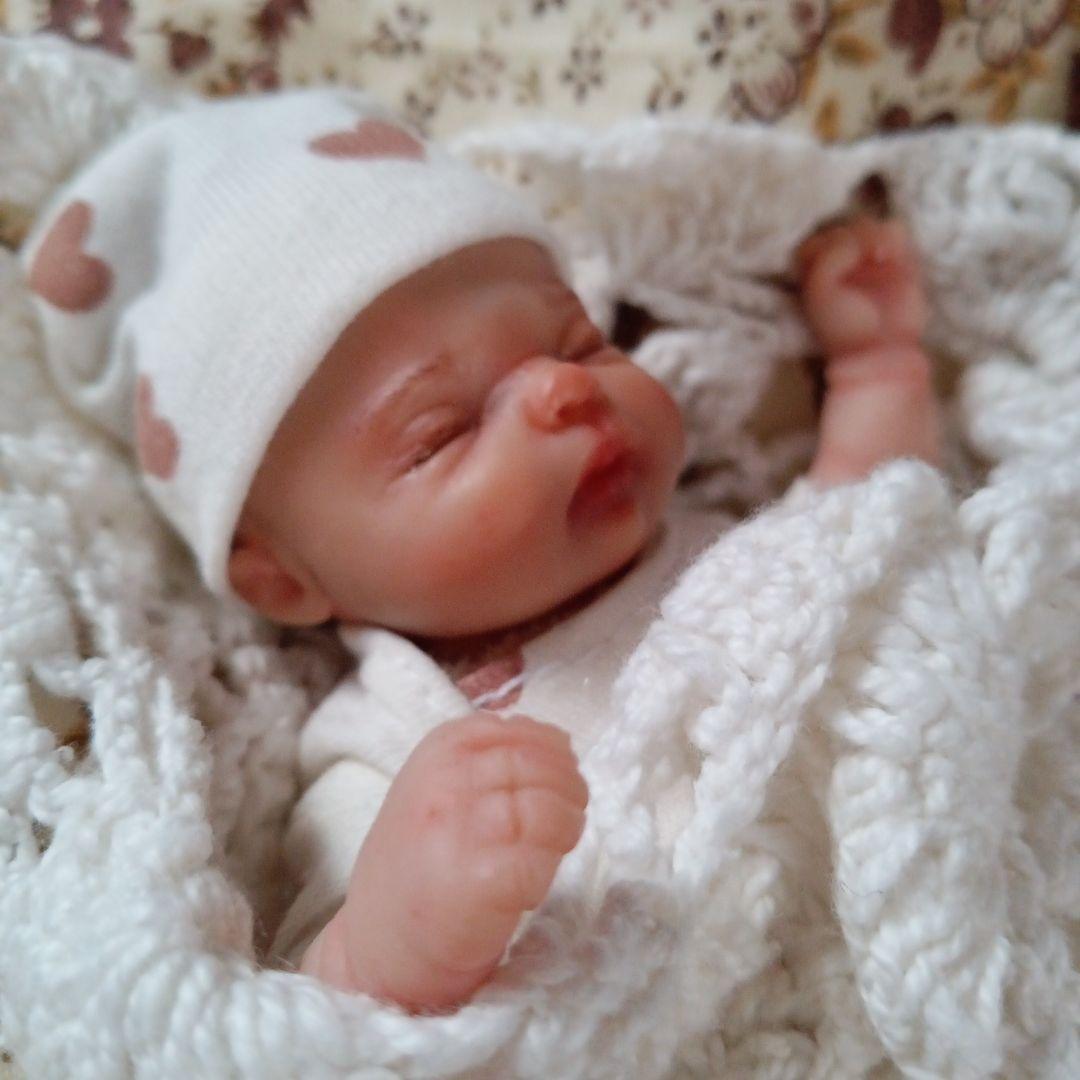 樹脂粘土 すやすやベビー✩.*˚ リボーンドール