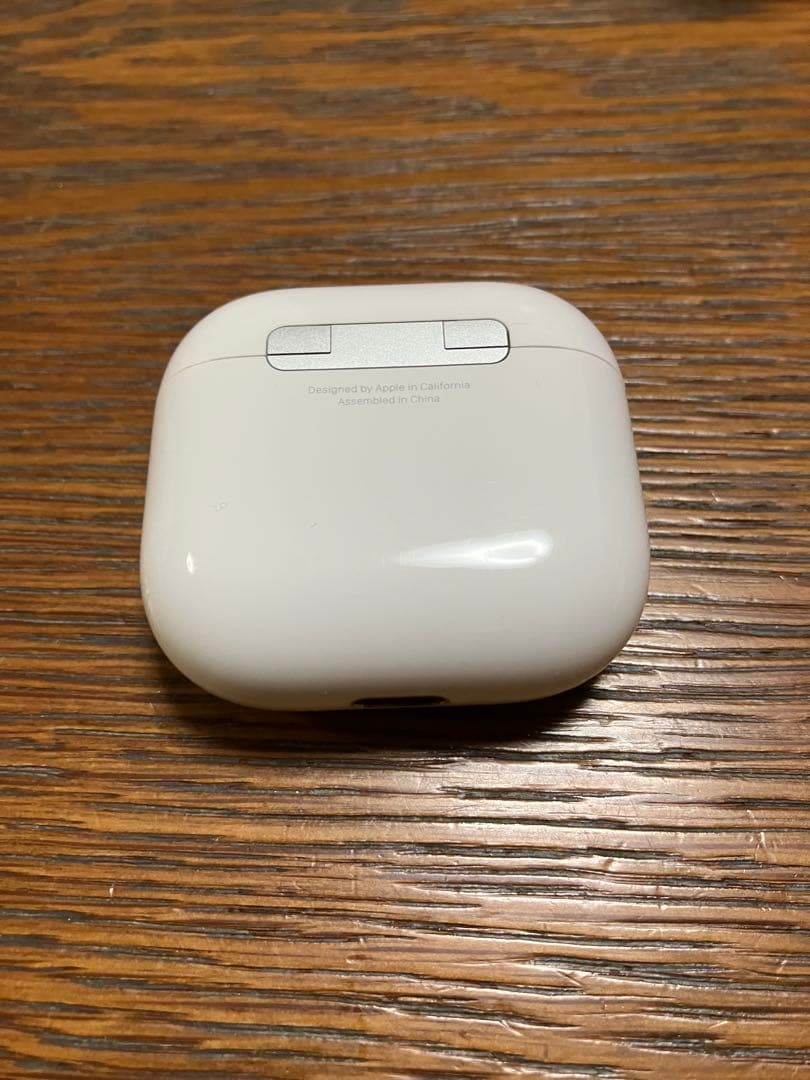 【美品】AirPods4 第4世代 ノイキャン非搭載 限定保証あり
