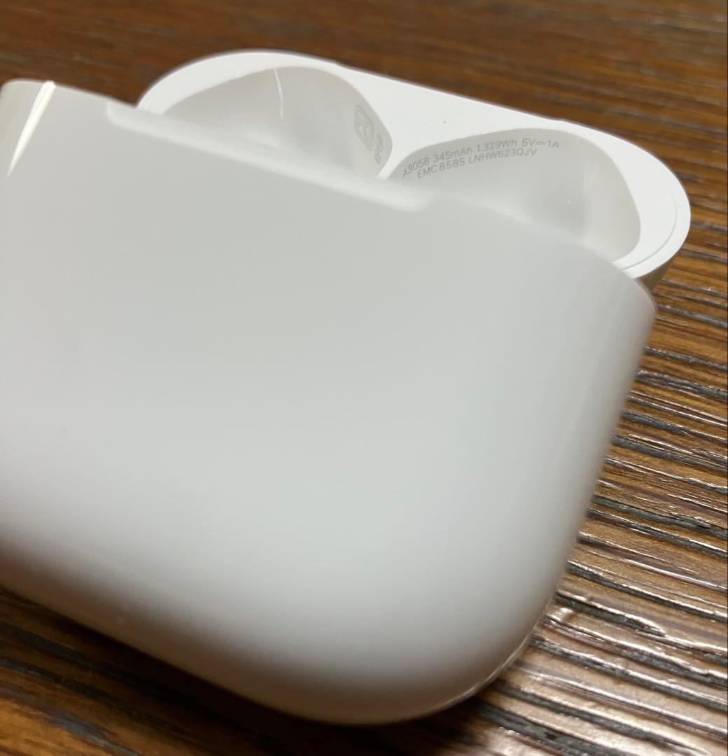 【美品】AirPods4 第4世代 ノイキャン非搭載 限定保証あり