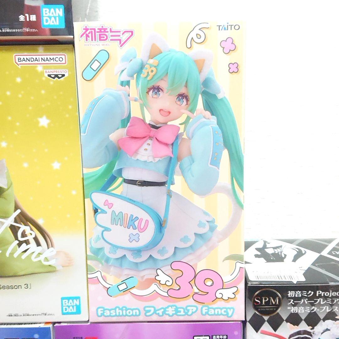 フィギュアまとめ売り ワンピース・ウマ娘・初音ミク・マクロスF等18体セット