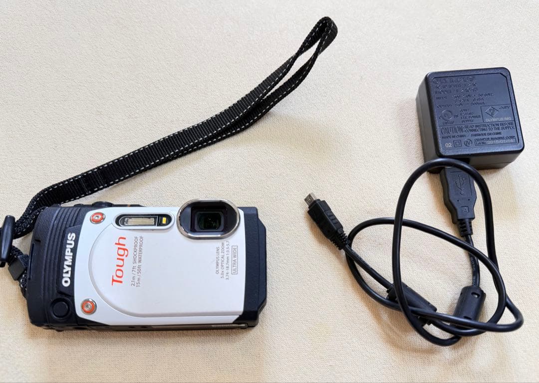 美品！ OLYMPUS オリンパス 防水デジタルカメラ TG-860 Tough