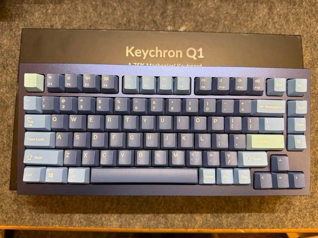 【美品】Keychron Q1 75%キーボード コイルケーブル パームレスト等