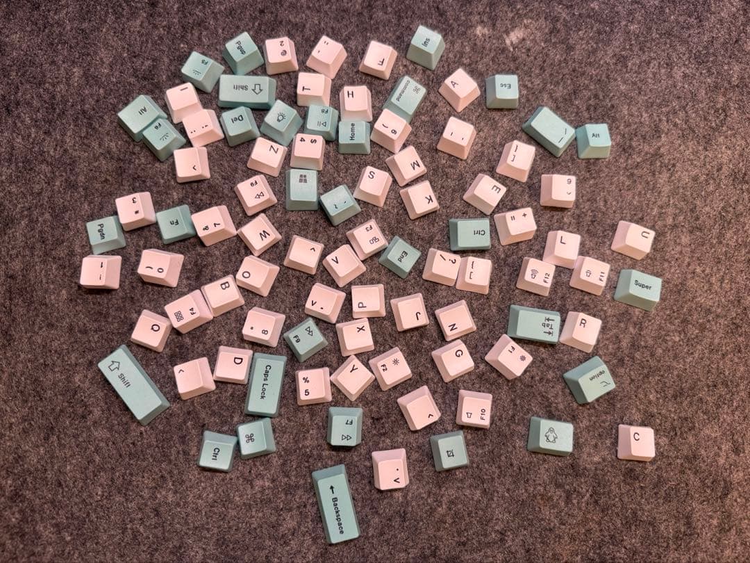 【美品】Keychron Q1 75%キーボード コイルケーブル パームレスト等