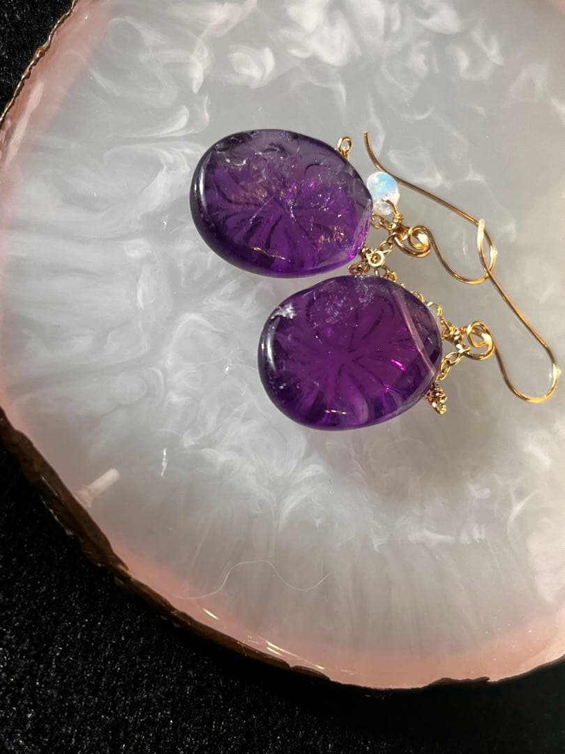 アメジストのカービングピアス