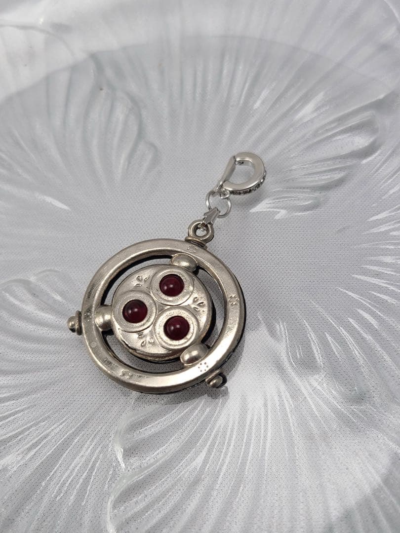 アンティークペンダントトップのネックレス(取り外し可能)(レッド)