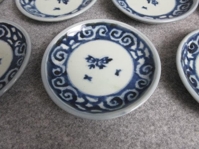 湖東焼染付唐草に蝶図小皿8枚 [B25634]