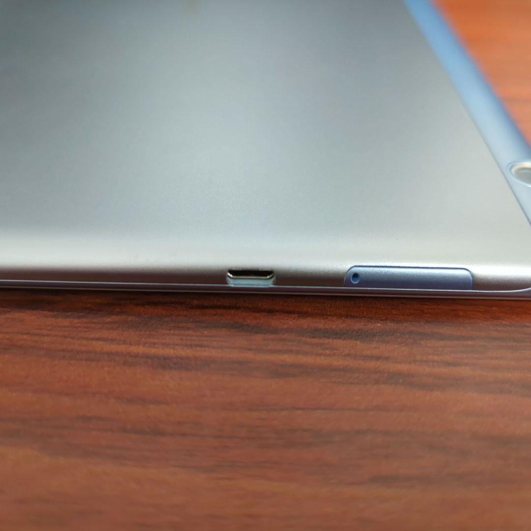 HUAWEI MediaPad T5 本体（保護シート貼付済】/外箱/充電アダプ