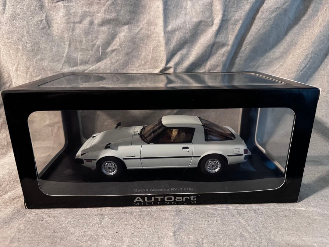 ミニカー Mazda Savanna RX-7 (SA) 1/18 AUTOart