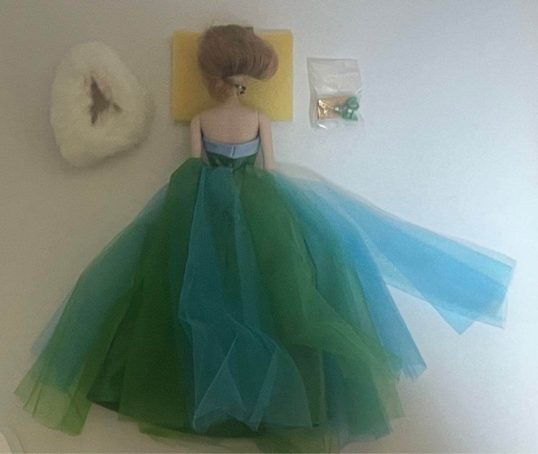 ミッジ　ポーセリン　30thアニバーサリー　バービー のお友達