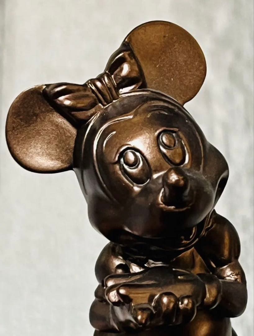 東京ディズニーリゾート ミニーマウス ブロンズ像 置物