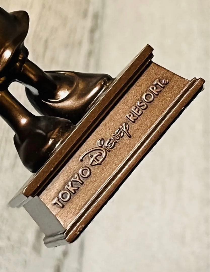 東京ディズニーリゾート ミニーマウス ブロンズ像 置物