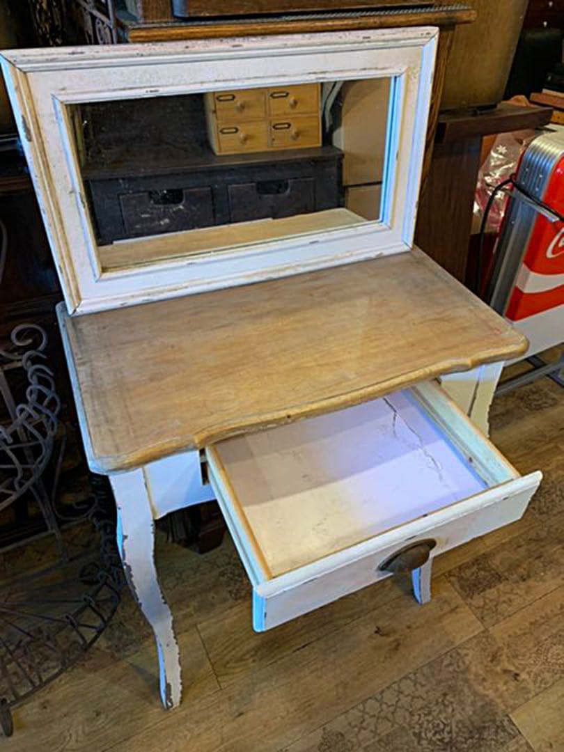 シャビー　ドレッサー