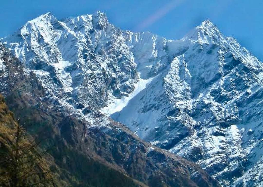 究極品質　光を纏いし神の聖石　幻のオールドガネッシュヒマール手磨き　黒金龍神水晶