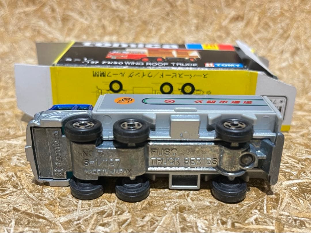 トミカ 日本製 黒箱 76 ふそう ウイングルーフ トラック 久留米運送