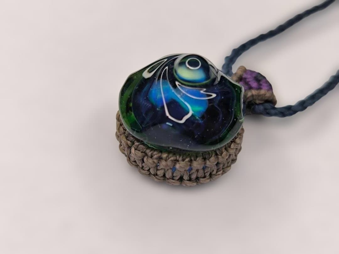 ハンドメイド　ガラスペンダント 青・緑・紫