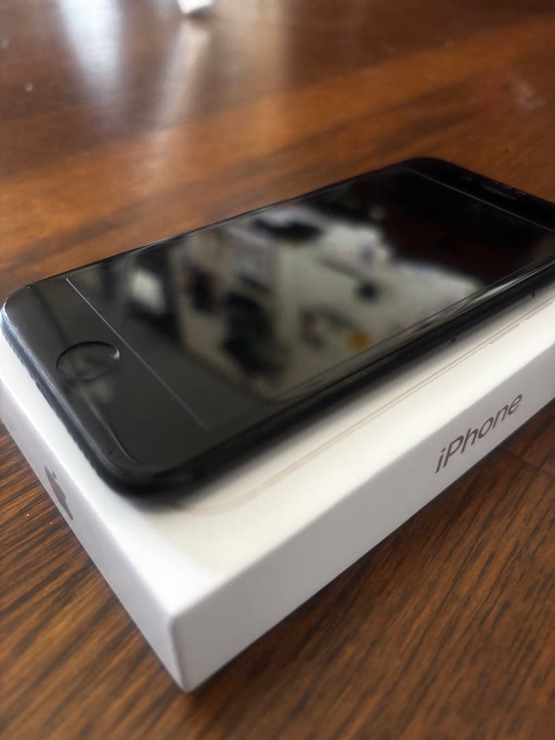 iPhone se第二世代　SIMフリー