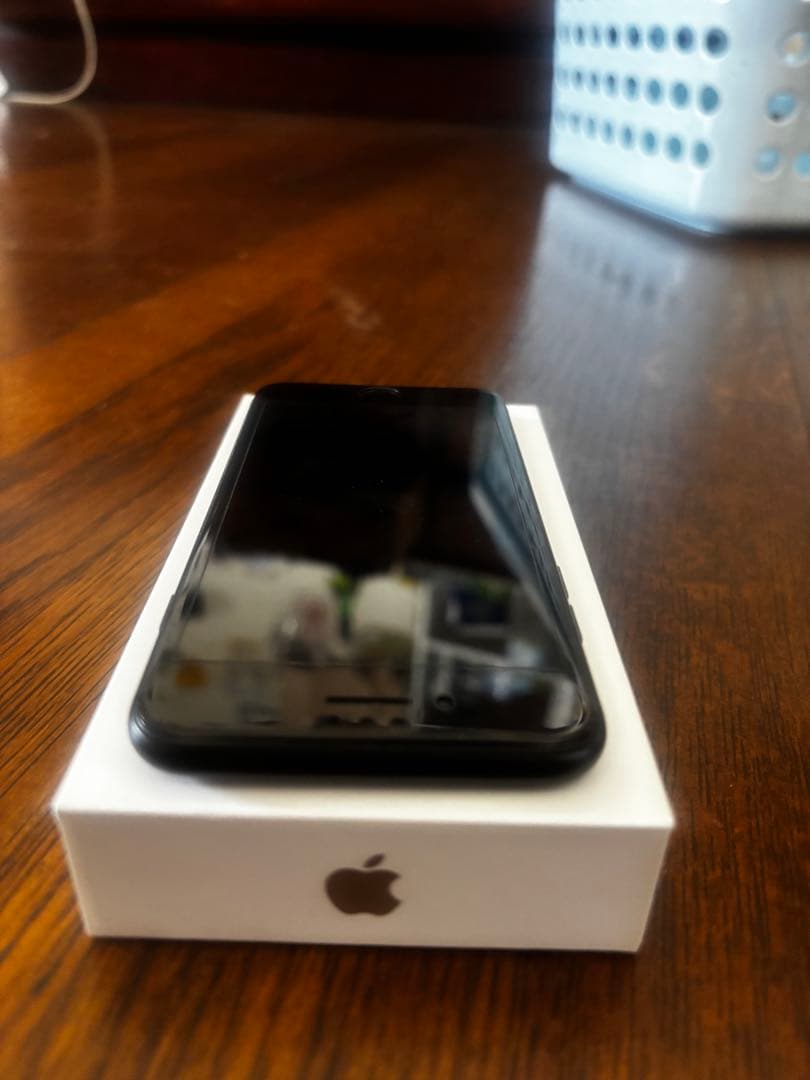 iPhone se第二世代　SIMフリー