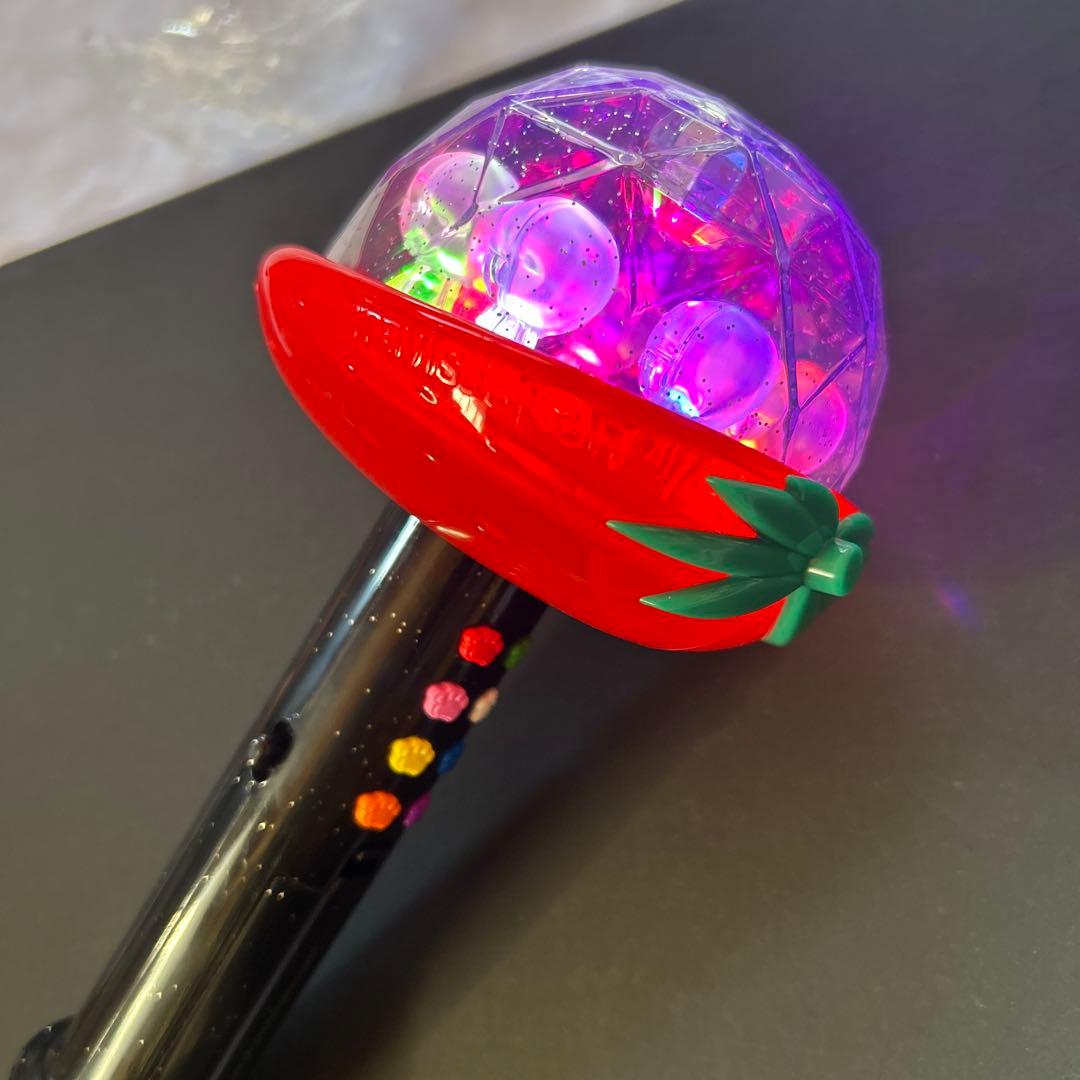 Travis Japan いちご型ペンライト 2個　コンサートツアー2026