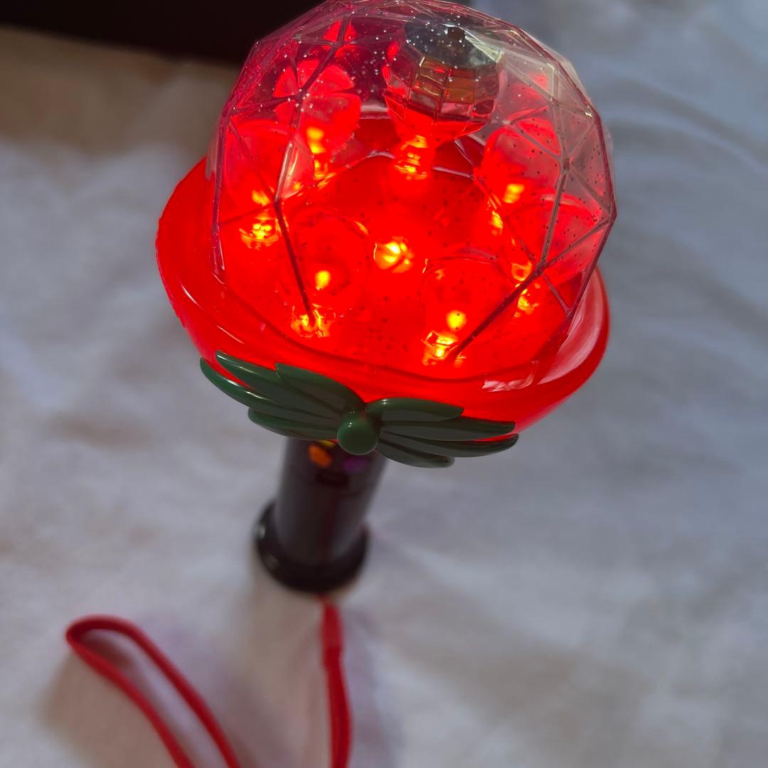 Travis Japan いちご型ペンライト 2個　コンサートツアー2026