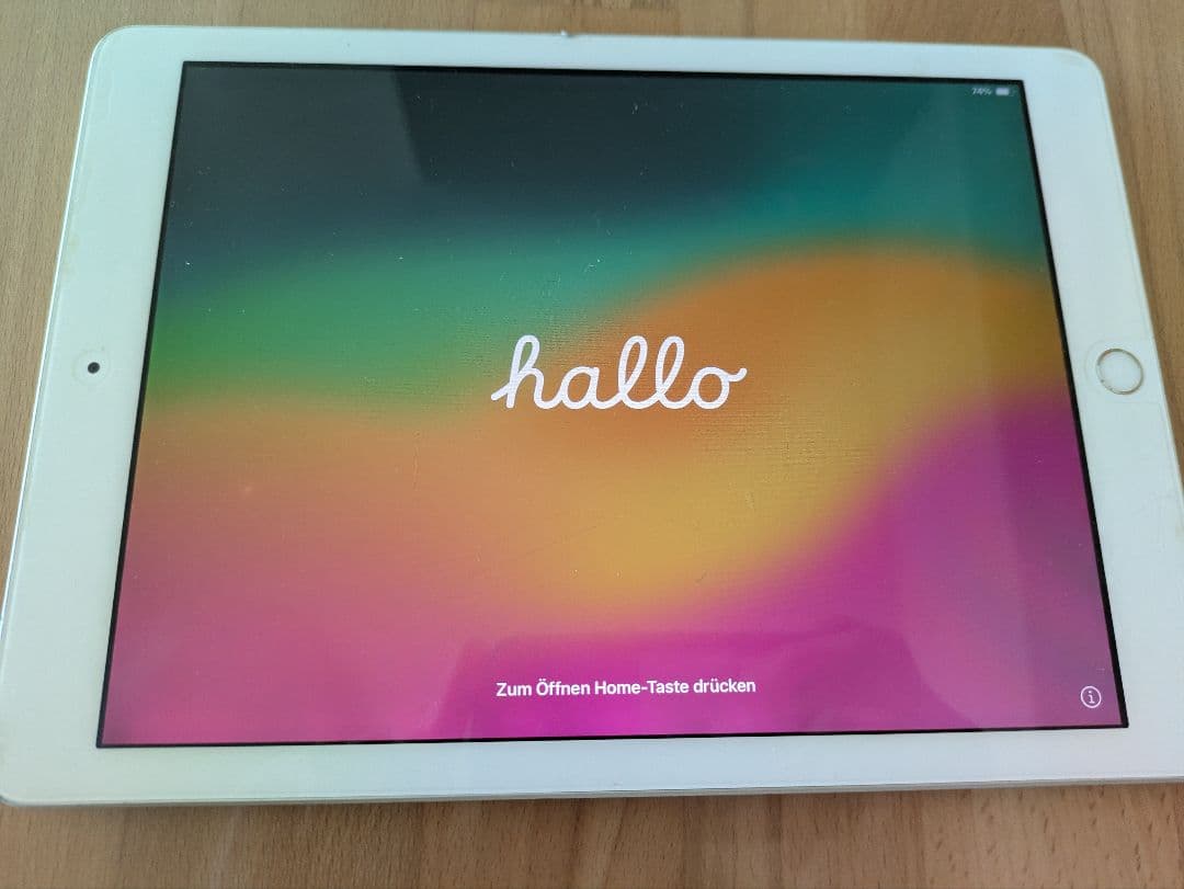 A*i様 iPad（第6世代）Wi-Fi：A1893　本体+付属品あり
