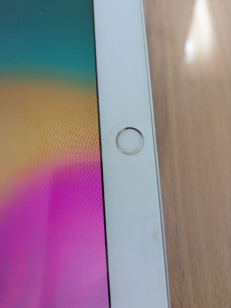 A*i様 iPad（第6世代）Wi-Fi：A1893　本体+付属品あり