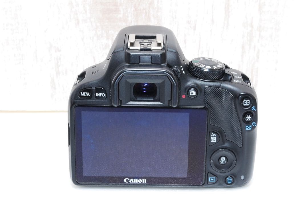 ❤️美品❤️軽量ボディ❤️スマホ転送セット❤️STMレンズ付 Canon Kiss X7