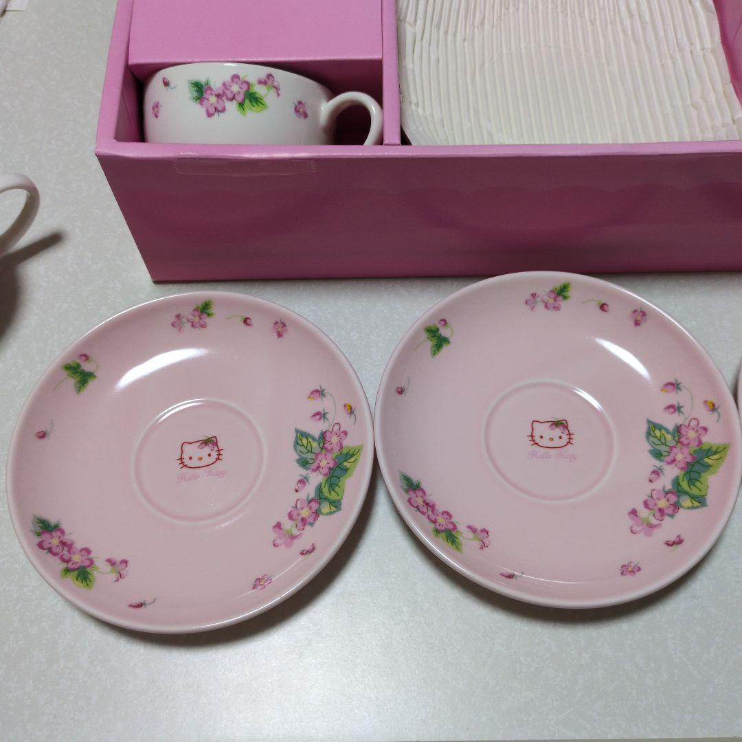 キティ　カップ　ソーサー　セット　いちご柄　新品未使用　サンリオ　2001年