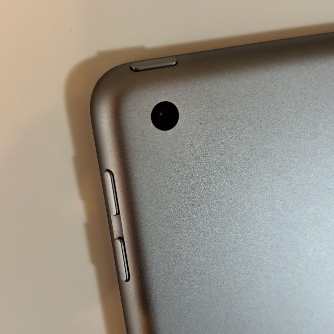 Apple iPad 第6世代　32GB スペースグレイ 9.7インチ