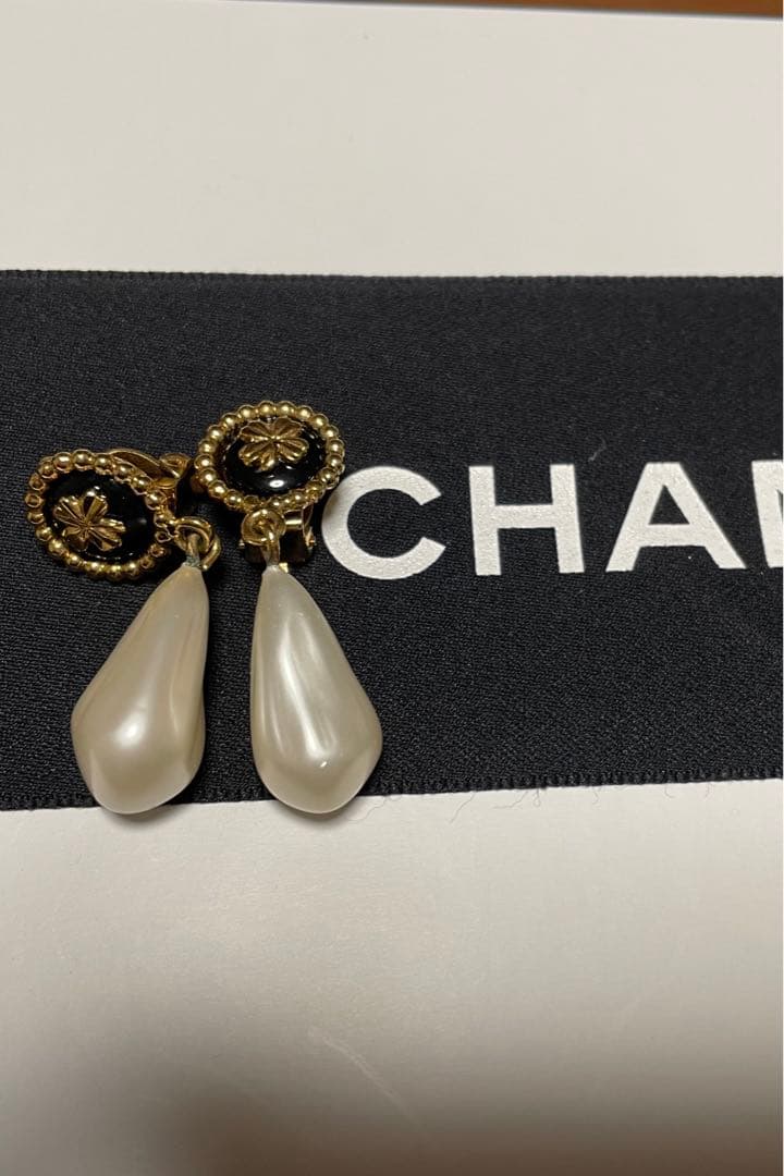CHANEL ティアドロップイヤリング