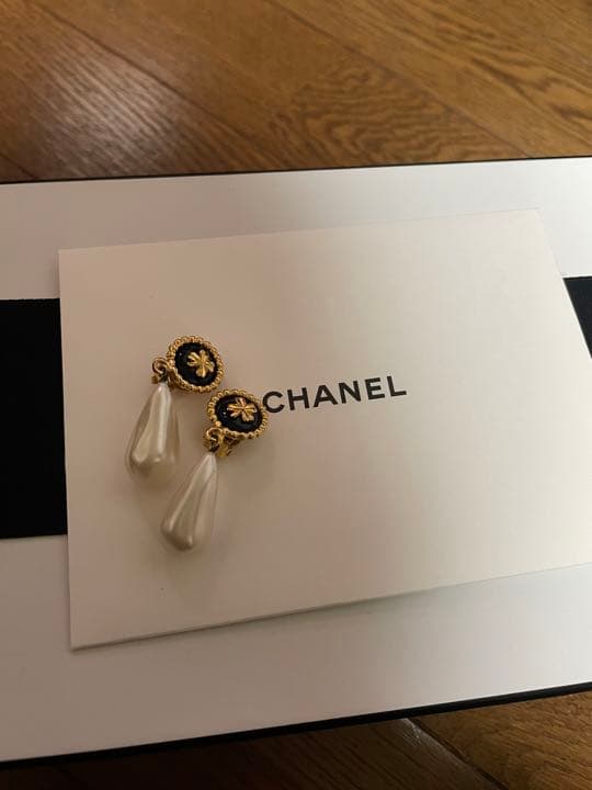CHANEL ティアドロップイヤリング