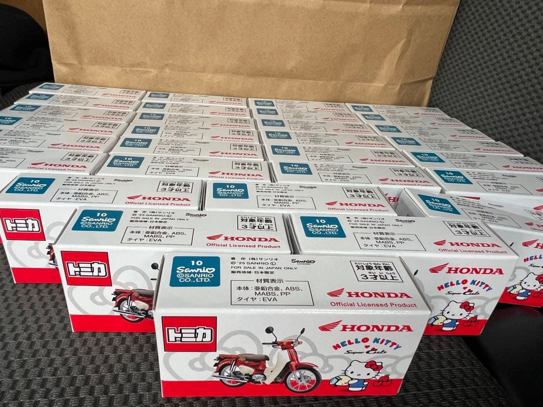 ホンダ　スーパーカブ　トミカ　サンリオコラボ　10個