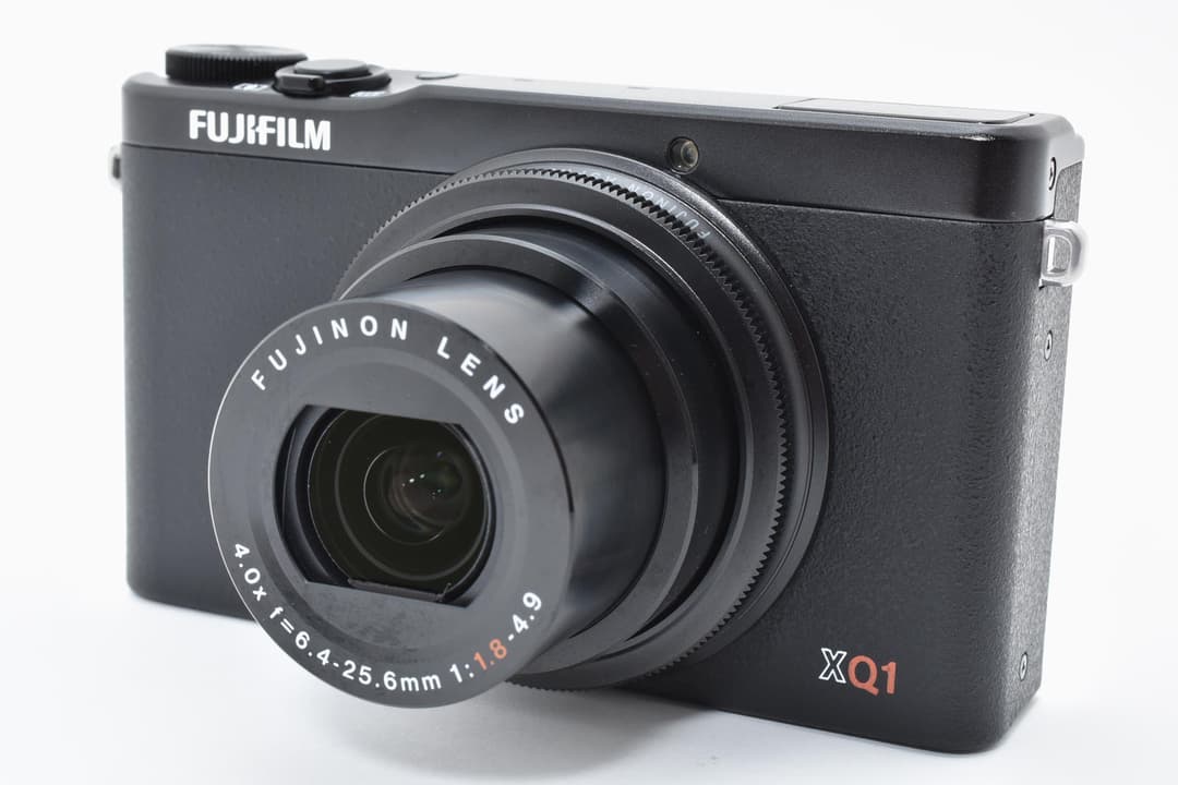 ■ ほぼ新品 ■ FUJIFILM XQ1ブラック 0459