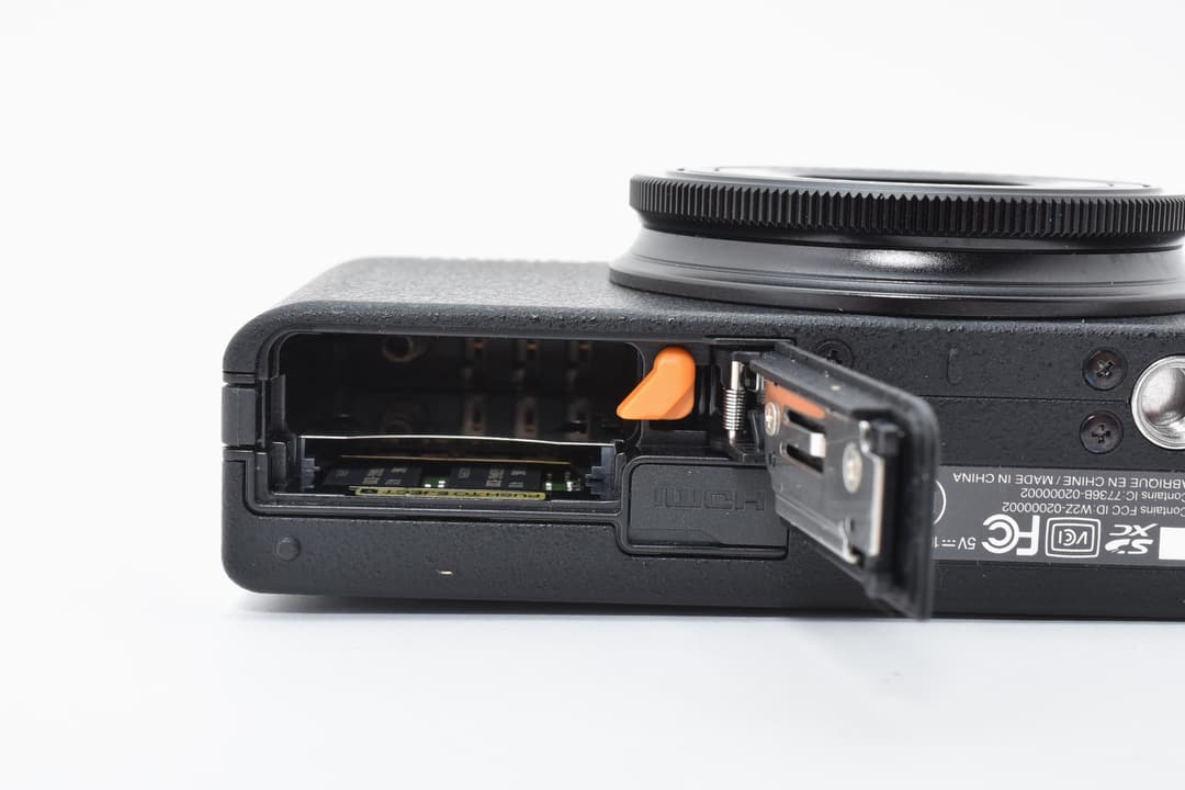 ■ ほぼ新品 ■ FUJIFILM XQ1ブラック 0459