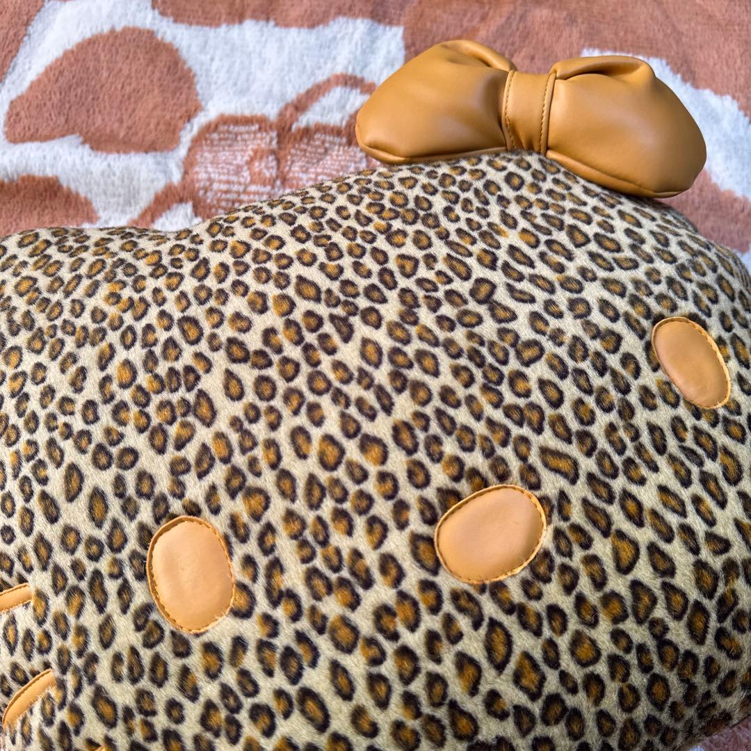 ハローキティ ヒョウ柄クッション