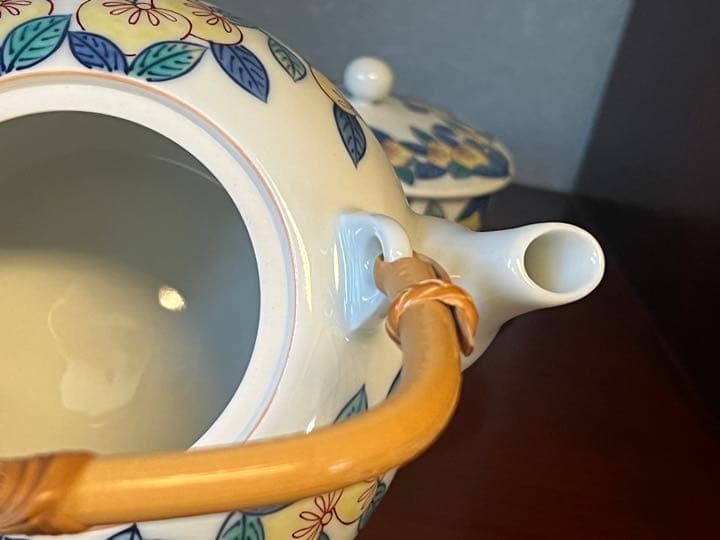 色鍋島今右衛門　嘉橘（かきつばた）蓋付茶器 桐箱入り