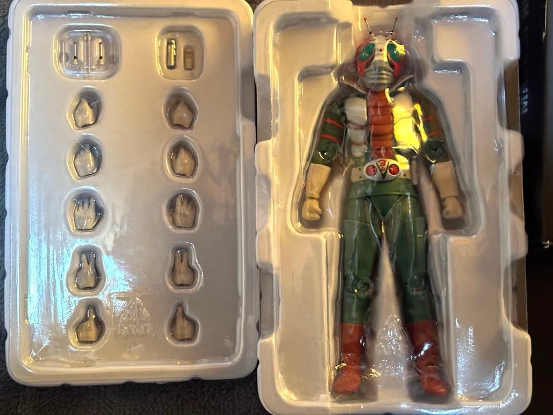 美品　S.H.Figuarts 真骨彫製法 仮面ライダーV3　魂ウェブフィギュア