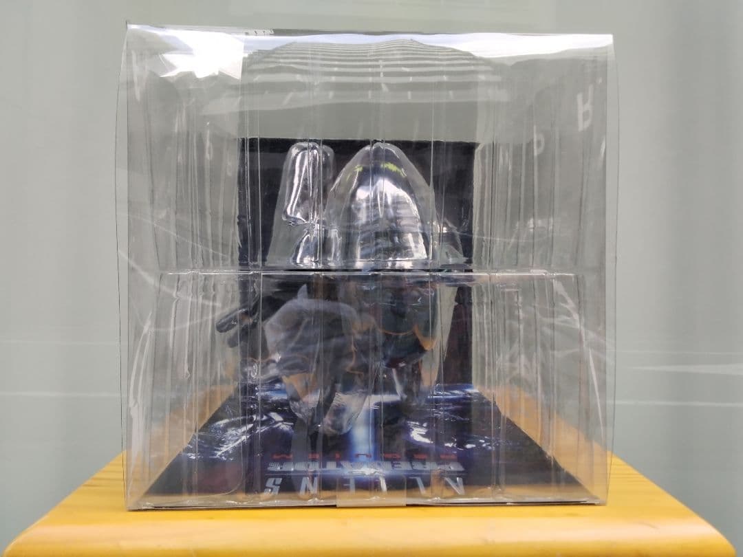 Three-B　エイリアン フィギュア 　AVP R