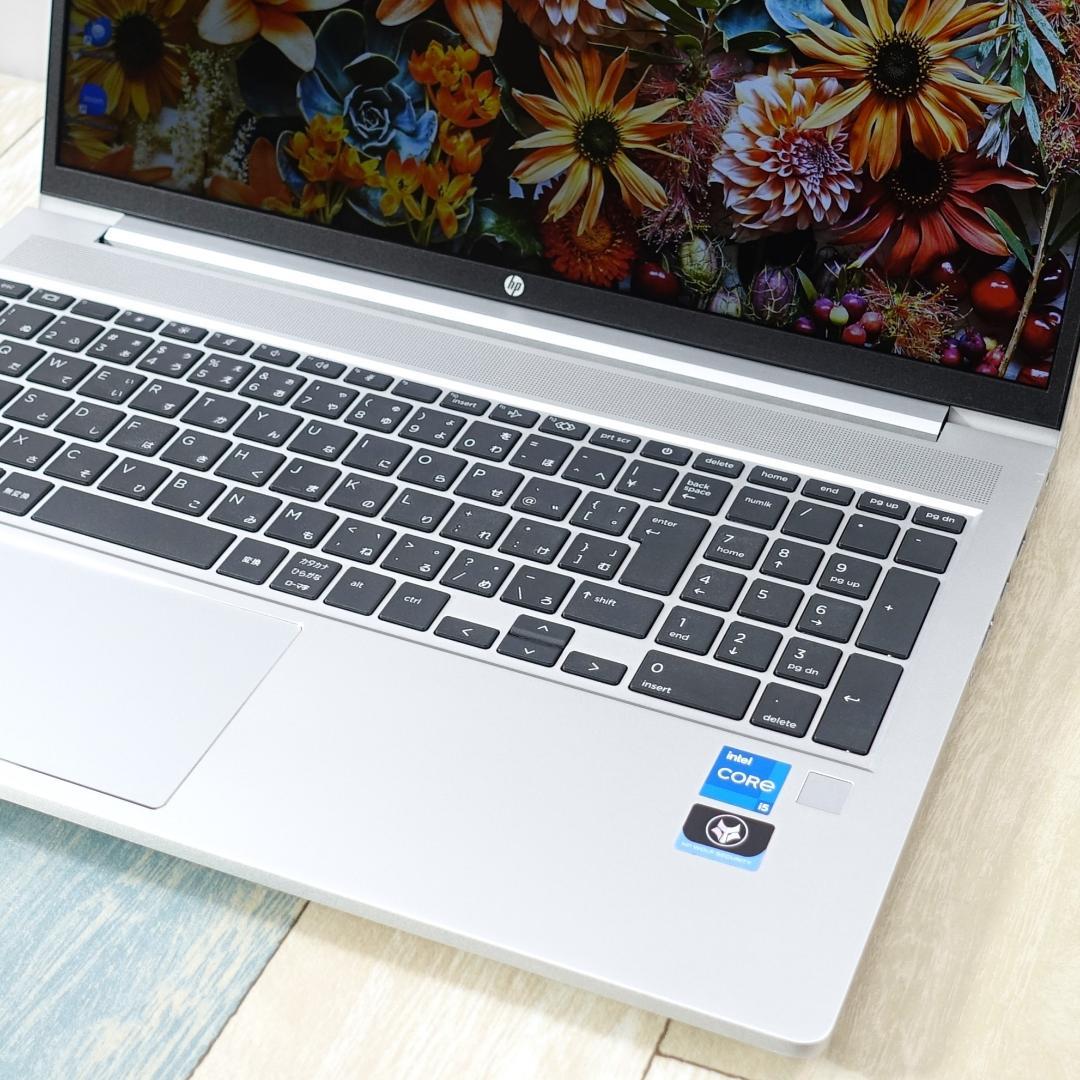 美品の東京生産✨１０コアで神速の第１２世代コアｉ５に超高速ＳＳＤ＆１６ＧＢメモリ