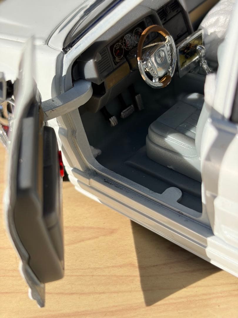 Lincoln Navigator ホワイト ミニカー