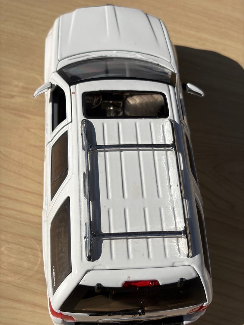 Lincoln Navigator ホワイト ミニカー