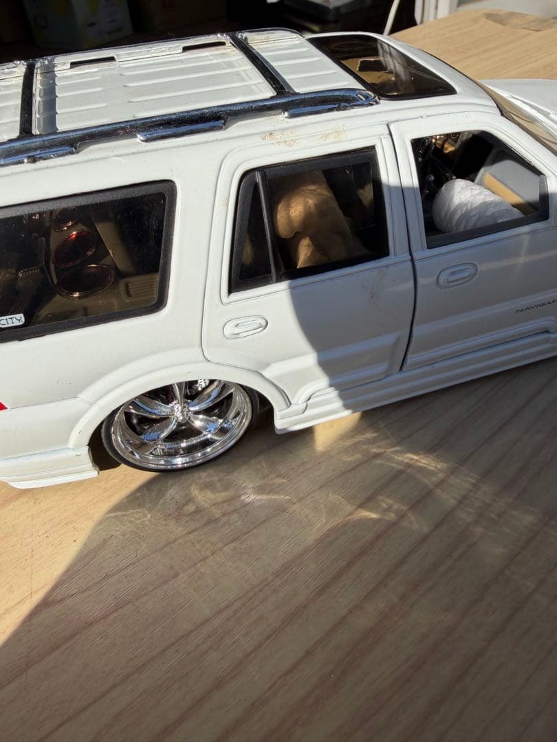 Lincoln Navigator ホワイト ミニカー