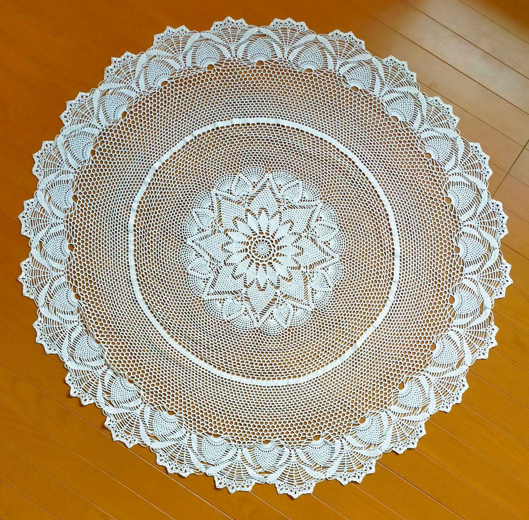 No.20『ホワイトのレース編みドイリー』（テーブルクロス）ハンドメイド