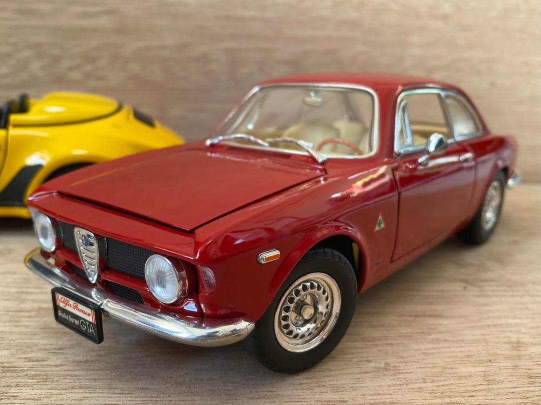 美品　1/18 ミニカー　アルファロメオ　ジュリア　スプリントGTA 箱あり
