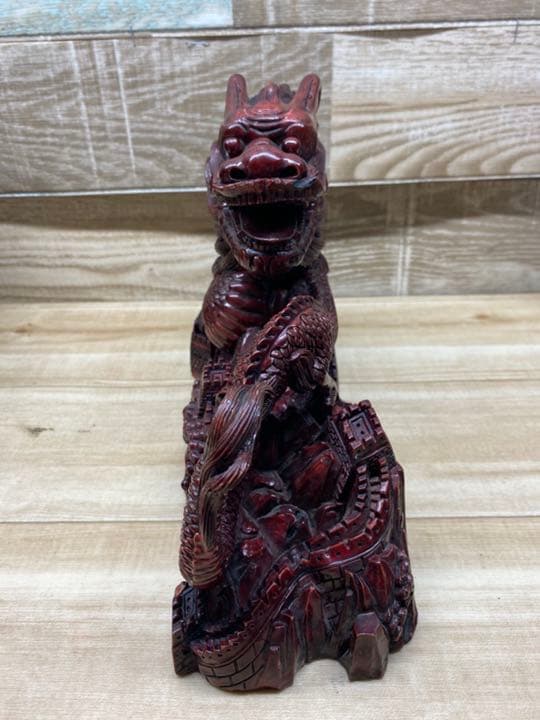 龍の置物　樹脂製